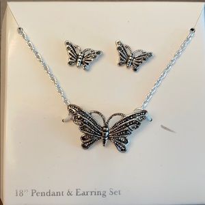 💜2/$20!! 🆕🦋 Butterfly necklace & earrings set